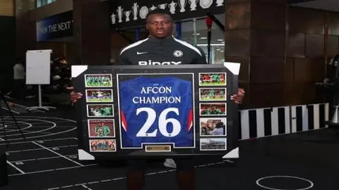 “十五运会残特奥会吉祥物“喜洋洋”与“乐融融”亮相，欢乐海豚展翅助阵——央视新闻客户端公布盛况”