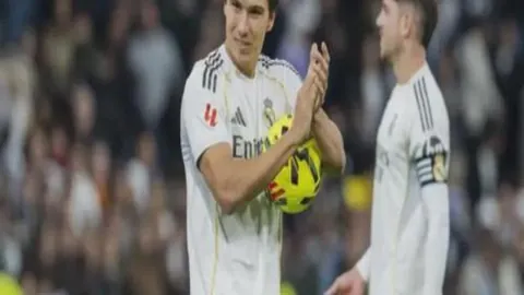 拜仁10人制胜达姆施塔特，8-0大胜对手，凯恩3球1助展中场风采